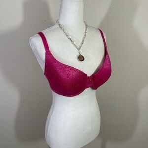 Dreamwear sz 40C bra push-up in a berry color with a slight texture